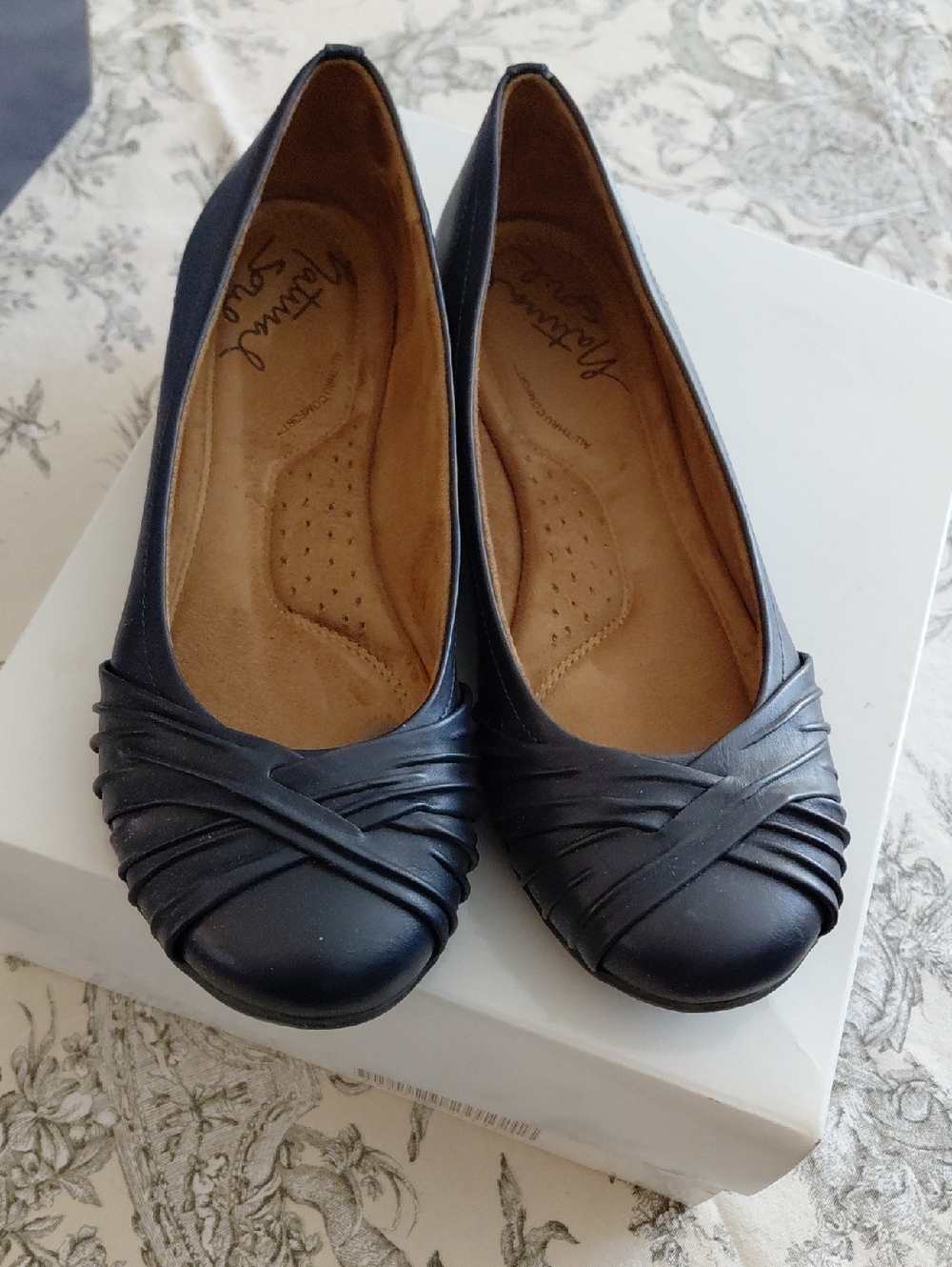 Natural Soul Black Pleated Toe Ballet Flats